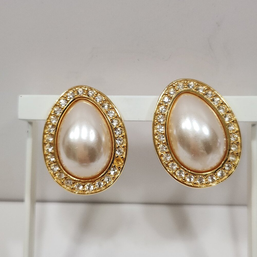 Vintage Goldtone Napier Pear Shaped Faux Pearls W/Crystal Border Screw-on Clips